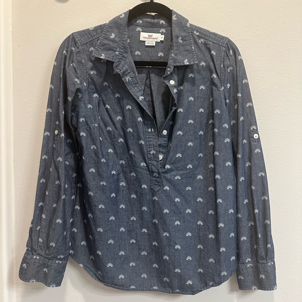 EUC Vineyard Vines Women’s Chambray Shirt Size 6